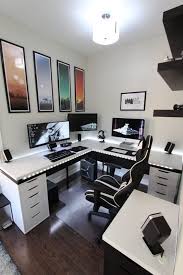 40 Modern And Comfortable Home Office Ideas In 2020 Home Office Setup Masculine Home Offices Room Setup