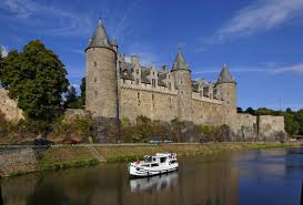 Ouverte au public aux horaires habituels d'ouverture durant le confinement. Bretagne Josselin Chateau France Afloat