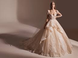 Con indosso un abito da sposa atelier pronovias 2020 dallo stile boho chic, non si ha soltanto un vestito glamour ed elegante ma si privilegia anche il comfort nel giorno più abiti da sposa michela ferriero 2021, sensualità per principesse metropolitane. Abiti Da Sposa Pronovias 2020 I Modelli Piu Belli Per Un Matrimonio Chic