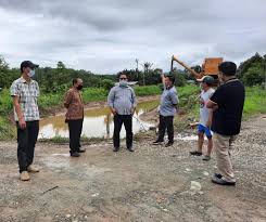 Tanah yang kurang salir memerlukan penyaliran dan perparitan terlebih dahulu. Sistem Perparitan Saliran Dan Jalan Kampung Mangkalua Perlu Dinaik Taraf