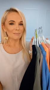 OSTATNI POST SPRZEDAŻOWY NA DZISIAJ Przepiękna połyskują sukienka MIDI z  różą 🌹✨🌹✨ Cena 79 zł 🌹✨ Aby dokonać zakupu wpisz w komentarzu lub w  wiadomości prywatnej ailema AB35 bordo ailema AB35 srebrna