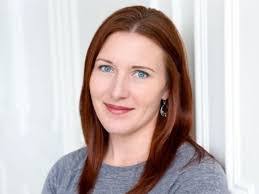 Kari Weber's Instagram, Twitter & Facebook