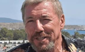 Veteran ctor mike mitchell, who was known for his films like braveheart and gladiator, passed away at the age of 65. M8x01lkzd1tavm