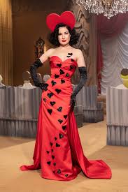 Meet and greet experience package. Dita Von Teese And Shalom Harlow Re Enacted A Scene From A Cult Film For The Moschino Show Vogue Paris