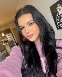 Katie Schultz's Instagram, Twitter & Facebook