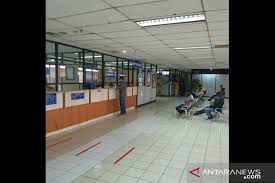 Pedagang kantin di sekitar samsat pun tak luput dari pengecekan. Samsat Jakbar Terapkan Protokol Kesehatan Covid 19 Untuk Wajib Pajak Antara News