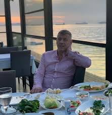 Metin şentürk, dizide 'ferit' karakterine hayat verecek. Metin Senturk Kimdir Kac Yasinda Nereli Evli Mi Metin Senturk Kac Yasinda Kor Gorme Engelli Oldu