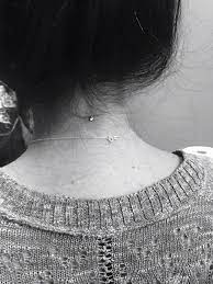 90 Nacken Und Nackenpiercings Die Ketten Erfolgreich Ersetzen Konnen Tatowierung Neck Piercing Cool Ear Piercings Microdermal Piercing