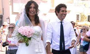 Contro il maschilismo, contro gli uomini che non si prendono cura della famiglia, contro un sistema che impone alle donne di pagare sempre il prezzo più alto. Il Marito Di Caterina Balivo E Una Donna Straordinaria Siciliafan