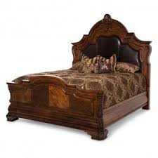 The finishing touches are a nice positive. Michael Amini Cortina Queen Sleigh Bed