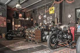 Beautiful Carpets For The Bike Nice Arbeitsraum In Der Garage Coole Garagen Motorradwerkstatt