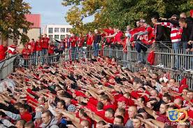Il loro fortissimo attaccamento alla squadra è testimoniato dalla folta presenza di sostenitori anche in trasferta, per le gare del campionato polacco e per le coppe europee: 8 Erasmus En Lodz Widzew Lodz Erasmus Sinmaletas