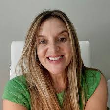 Karen Strauss's Instagram, Twitter & Facebook