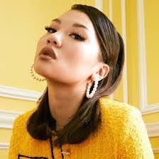 Margo Ross's Instagram, Twitter & Facebook