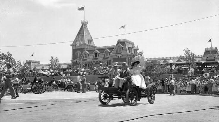 PHOTOS: See what Disneyland looked like on its opening day on July 17, 1955 - ABC7 Chicago