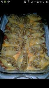 Half Hamburger Half Pork Sausage Then Melt 8oz Of Cream Cheese Into The Meat Mixture Pour Alfredo Spaghetti Sauce Over T Recipes Food Stuffed Pasta Shells