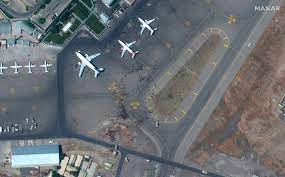 An emergency hospital in kabul says 30 people wounded in two explosions near kabul's international airport arrived for treatment on thursday, according to the wall street journal and tolo news. Afghan Woman In Limbo At Kabul Airport After Taliban Eradication Wkrg News 5 Fuentitech