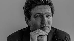 Thomas vinterberg é um diretor, roteirista dinamarquês. Thomas Vinterberg Om Druk Efter Tragedien Den Er Gaet Fra At Vaere En Hyldest Til Alkohol Til At Vaere En Hyldest Til Livet Interview