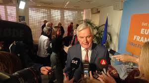 Stefan lofven, riconfermato come primo ministro in svezia, mette al bando i motori a diesel e a benzina entro il 2030. Michel Barnier Drar Upp Stridslinjerna Eu Regler For Fisk Miljo Arbetsratt Statsstod Annars Dumpning Brors Elvis Om Europa