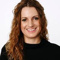 Danielle Peek's Instagram, Twitter & Facebook