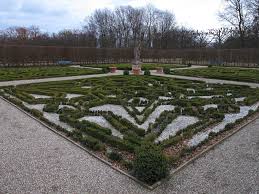Großer garten herrenhausen im bereich des feigengartens wurden hochbeete im historisierten stil mit modernen materialien wieder gebaut. Datei Hannover Herrenhausen Grosser Garten Renaissancegarten Jpg Wikipedia