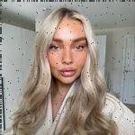 Laura Redner's Instagram, Twitter & Facebook