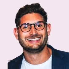 Maxim Allen's Instagram, Twitter & Facebook