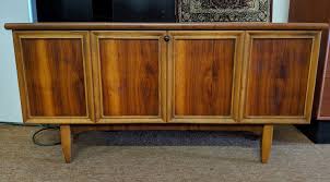 A mid century modern cedar chest from lane. Mid Century Modern Walnut Cedar Blanket Chest Lane C 1963 Epoch