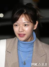 정연), is a south korean singer. Ø±Ø£ÙŠ Ù…Ø³ØªØ®Ø¯Ù…ÙŠ Ø§Ù„Ø¥Ù†ØªØ±Ù†Øª ÙÙŠ ÙˆØ¬Ù‡ Ø¬ÙˆÙ†ØºÙŠÙˆÙ† Ù…Ù† Ø¯ÙˆÙ† Ù…ÙƒÙŠØ§Ø¬ Ø¢Ø³ÙŠØ§ Ù‡ÙˆÙ„ÙŠÙƒ