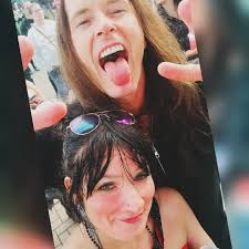 Me going natural today don't care stupid virus going around nothing to do  hope you all is safe and healthy I'm just running errands for my daughter  she so sweet she put