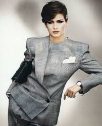 Una pagina per chi ama i capelli corti e cortissimi, tante belle foto e tante splendide fans! Dress Code Il Power Dress Femminile Ed I Capelli Corti Cosa Hanno In Comune Style For Success