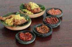 Sambal is a chili sauce or paste, typically made from a mixture of a variety of chili peppers with secondary ingredients such as shrimp paste. Mantab Perpaduan Sambal Mercon Dan Ayam Renyah Tribun Lampung