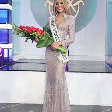 La representante de venezuela en el miss universo, mariángel villasmil quedó fuera del certamen internacional después de que fueron el dirigente opositor, henrique capriles radonski dijo este domingo que cree que venezuela está ante su mejor oportunidad en. Habemus Banda Y Corona Mariangel Villasmil Ya Es Oficialmente Miss Venezuela 2020 Analitica Com