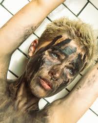 Today, I'm happy to share a few photos from a very special early  collaboration session with a lovely British musician called Ema,  photographed back in 2012. It was one of the first