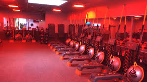 Orangetheory fitness gets all ages and fitness levels, marcus said, ranging from about 28 to 65. Orange Theory Just Opened On The Post Road Provides Tailored Workouts Designed By Physiologists Darienitedarienite