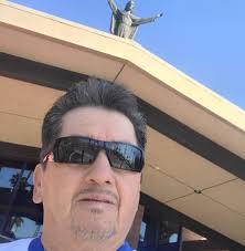 Meridian, Idaho USA Was about to take a picture of the heart, and this guy  photo bombed. 😄 Not my cat.