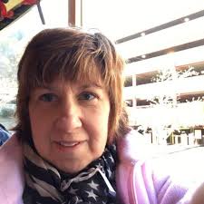 I just wanna know how and where he put that STUNNING garden together 🤩 💍  😍