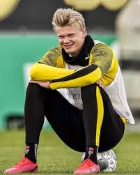 Haaland representerar även norges landslag. 7 Erling Braut Haland Ideas Dortmund Football Football Players