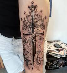 Die berühmte inschrift wurde per laser in den vergoldeten ring eingraviert und ist daher hochbeständig. Tattoo Czechtattoo Czechartist Tetovani Lotr Lotr Tattoo Lord Of The Rings Tattoo Nerdy Tattoos