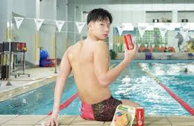 建中泳將李冠成（左）和弟弟王冠閎合計拿下十一面金牌，成一 七年全中運最強兄弟檔。 記者曾思儒／攝影 一 七年全中運昨天閉幕，總計出現三項全國新紀錄都是在泳池畔產生，北市建國中學高一泳將王冠閎更寫下個人賽和接力賽全部登頂的六金紀錄，且三項. 5zeff8iiocoskm