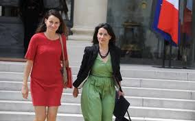 Le grand journal de canal+ (2004). Duflot Huee Pour Sa Robe Des Femmes Politiques Ramenees A Leur Capital Corporel