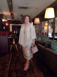 Ya udah buka baju, perintah ayah. 30 Model Kebaya Untuk Orang Gemuk Agar Terlihat Langsing