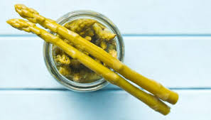 Gli asparagi sono degli ortaggi molto saporiti e versatili, che si adattano in diverse preparazioni in cucina. Ricetta Asparagi In Salamoia Le Ricette Di Buonissimo