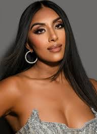 Sylvia Masters's Instagram, Twitter & Facebook