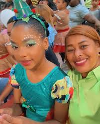 Si tuviera que hablar de mi parte favorita de este año, hablaría de lo  orgullosa que estoy de verte crecer, a sido mi mejor regalo y de lo  orgullosa que estoy de