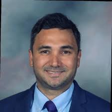 Hace 2 años mi hijo menor me pidió dinero para invertir en un negocio con  unos amigos: música streeming. Le dije que NO, y su respuesta me  sorprendió. “…Papi, págame la inscripción