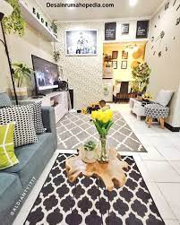 Untuk memberi pembatas antar area istirahat dan ruang tamu, batasi dengan sebuah laci berukuran sedang. 6 Desain Ruang Tamu Dan Ruang Keluarga Tanpa Sekat Desainrumahpedia Com Inspirasi Desain Rumah Minimalis Modern