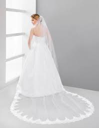 Brautkleider in deutschland finden sie bei heiraten.de. Langer Brautschleier Mit Spitzenrand Fur Ihre Hochzeit Brautkontor