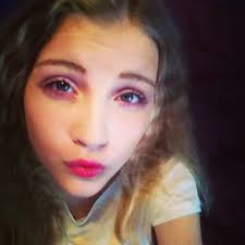 neve moore (@nevemoore02)