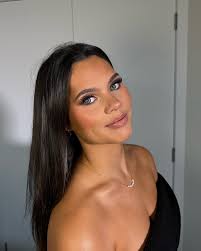 key products: @natashadenona I need a warm palette @hourglasscosmetics  Ambient Lighting palette @fentybeauty Hot Chocolit Gloss Bomb  @makeupbymario Surreal skin foundation @patrickta Major Headlines  Double-Take Blush